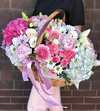 Композиция солнечный день в Ложки Цветочная композиция из Розы, Хризантемы, Пионы и Лизиантусы в корзине в Ложки