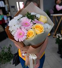 Букет цветов из:  Герберы, Розы и Хризантемы в Ложки