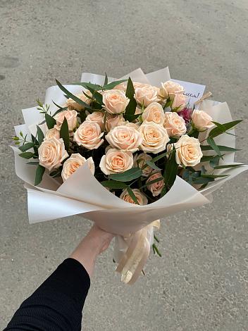Букет Кремовые розы Латте в Ложки