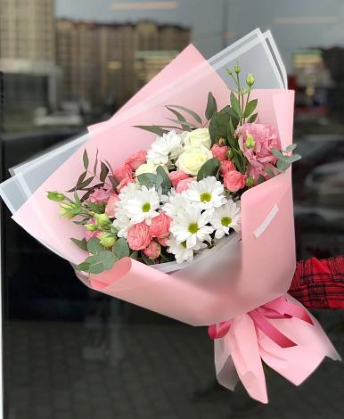 Букет цветов из: Розы, Лизиантусы и Хризантемы в Ложки
